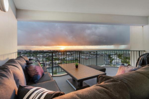 Anchor Point Penthouse 3BR with Marina Views - Pool - BBQs